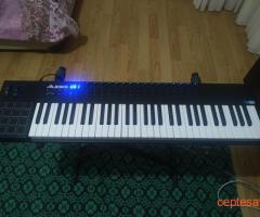 Alesis vi61 midi klavye - 1